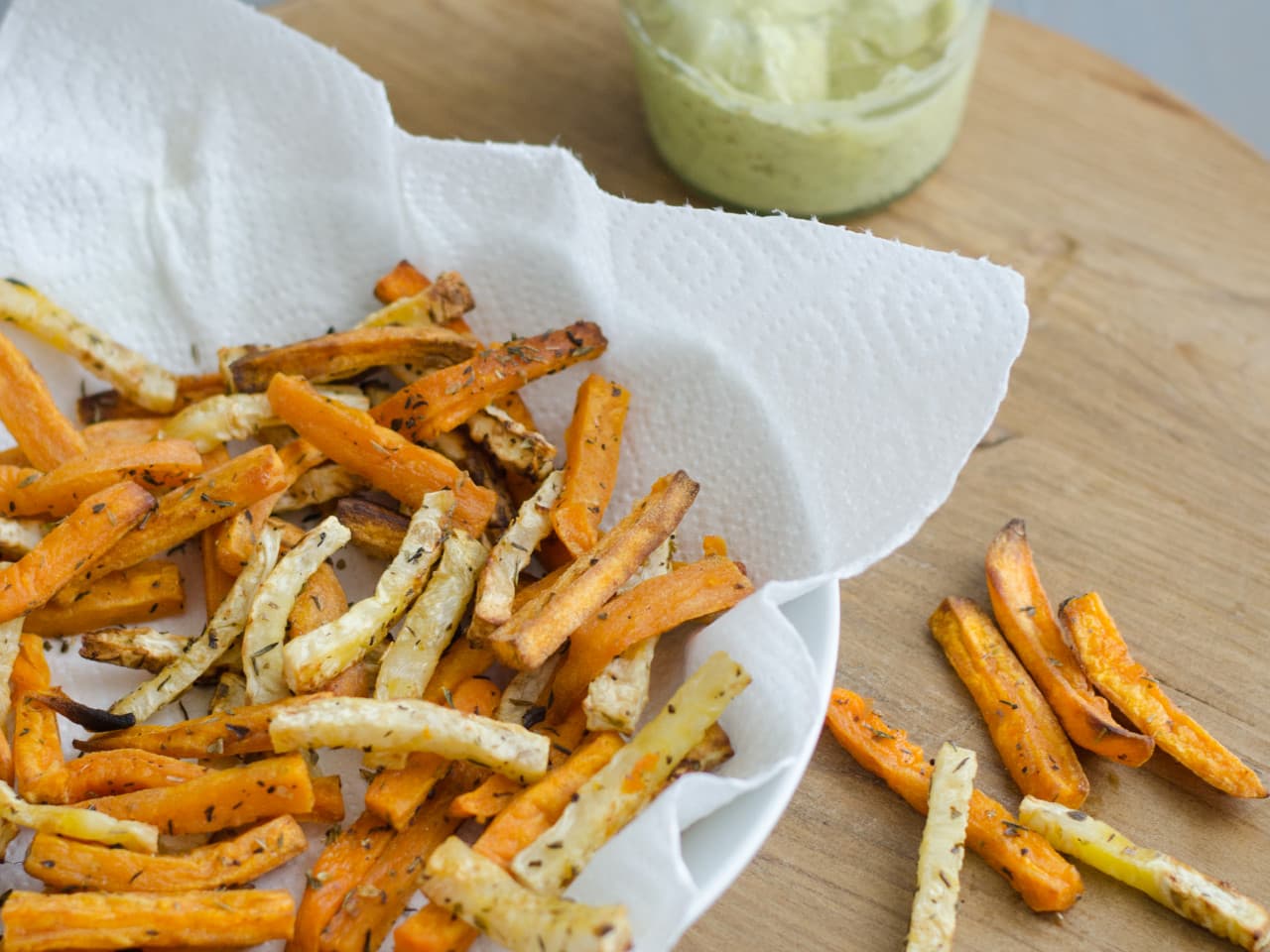 Spicy paleo fries with avocado dip