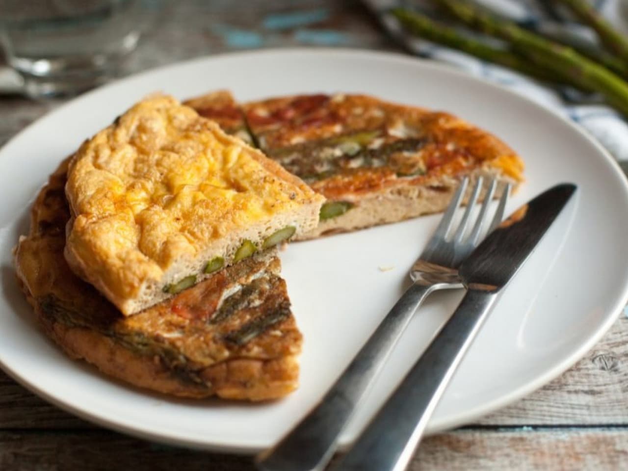 Frittata with bacon and asparagus
