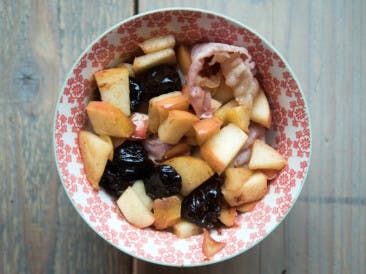 Apple / coconut breakfast with bacon and prunes