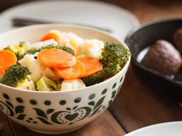 Dutch steamed vegetables with meatballs