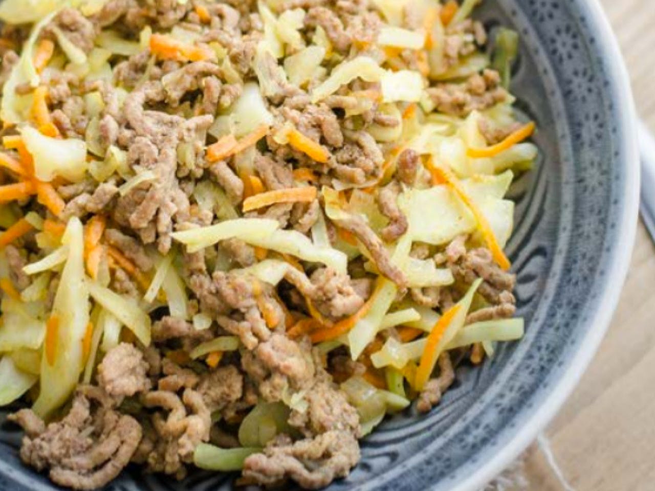 Stir-fried cabbage with minced meat