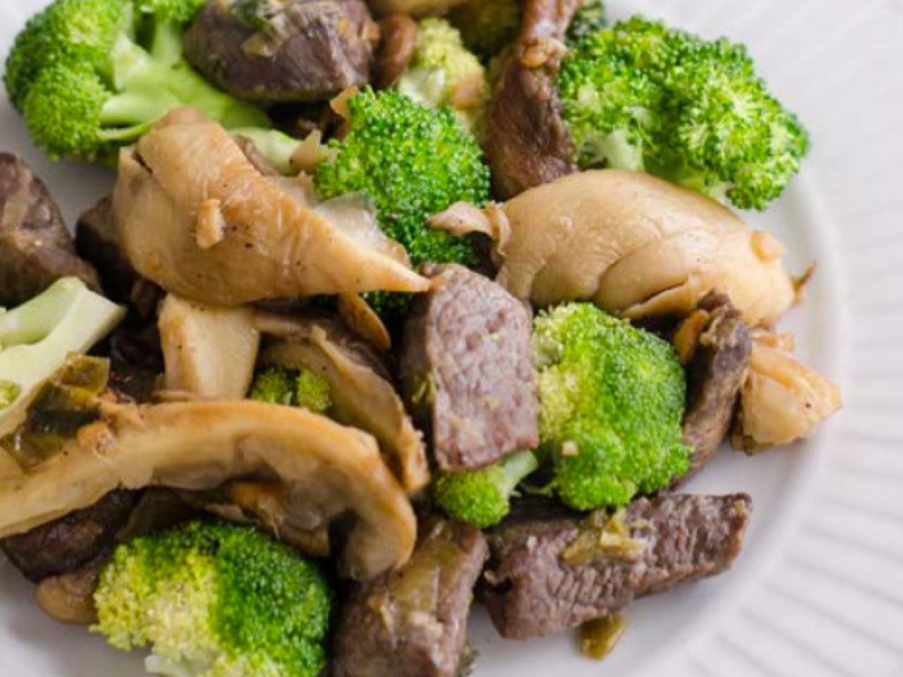 Beef strips with shiitake and broccoli