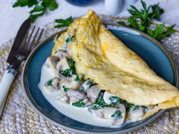 Omelet with creamy mushrooms