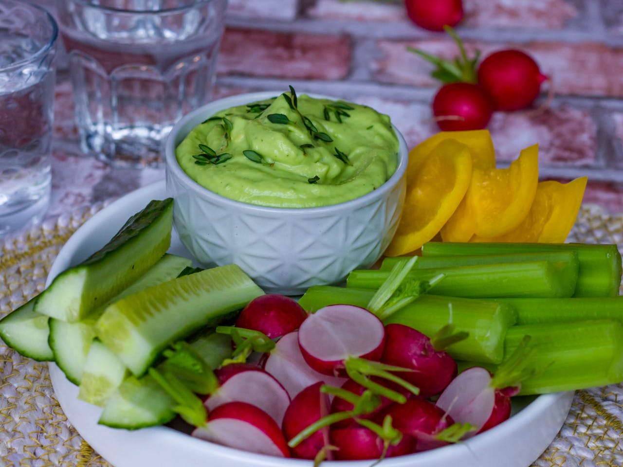 Avocado dip with raw vegetables and smoked chicken