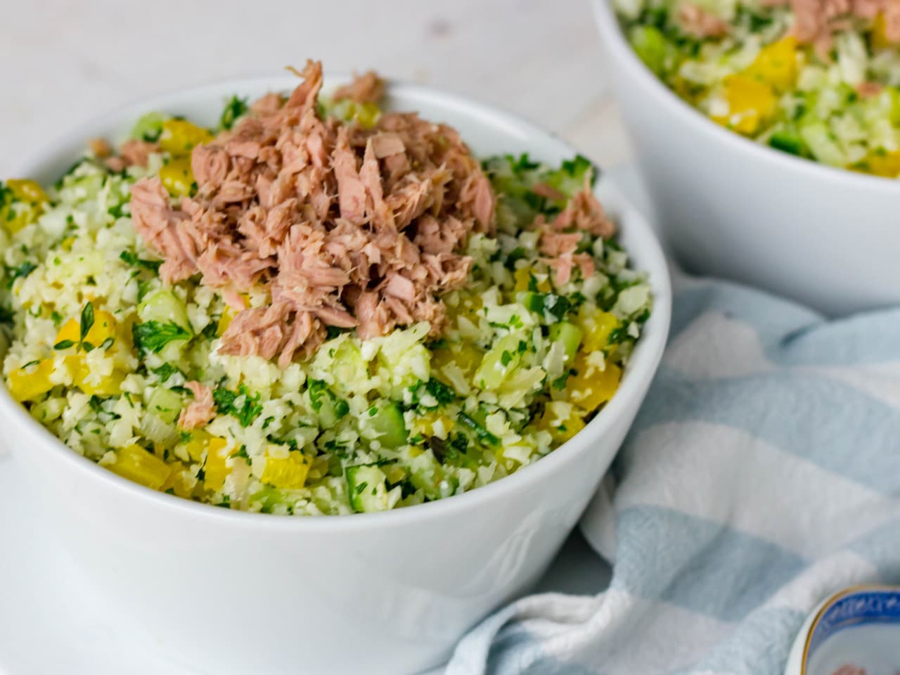 Spicy cauliflower rice with tuna