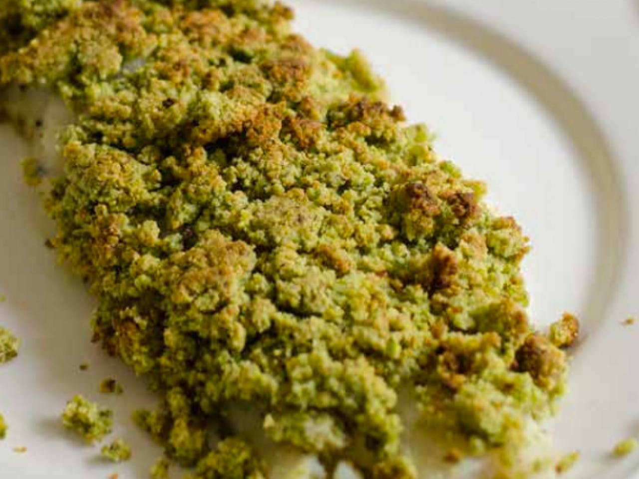 Fish in a crispy crust with pistachio nuts