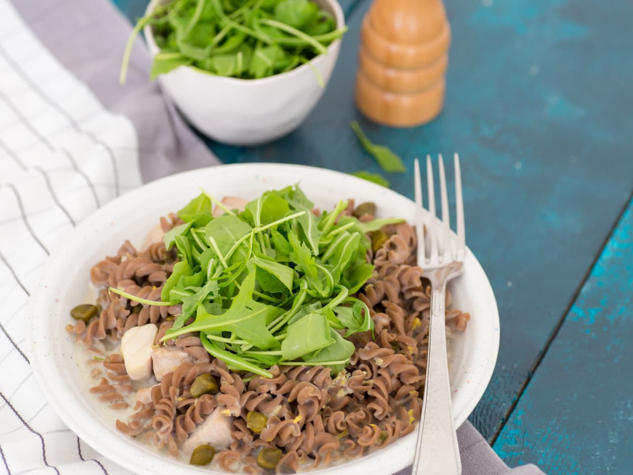 Fusili con atún en salsa cremosa de limón
