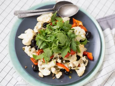 Salat mit geröstetem Blumenkohl und Kernen