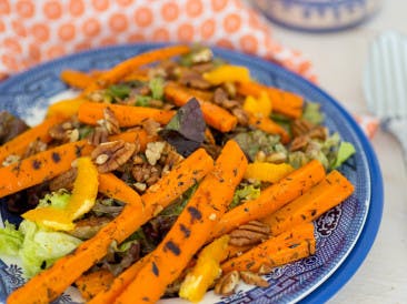Salad with roasted carrot