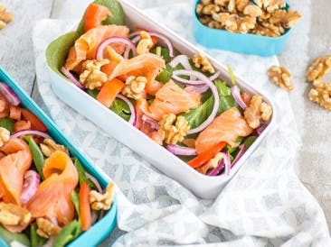Spinach salad with smoked salmon