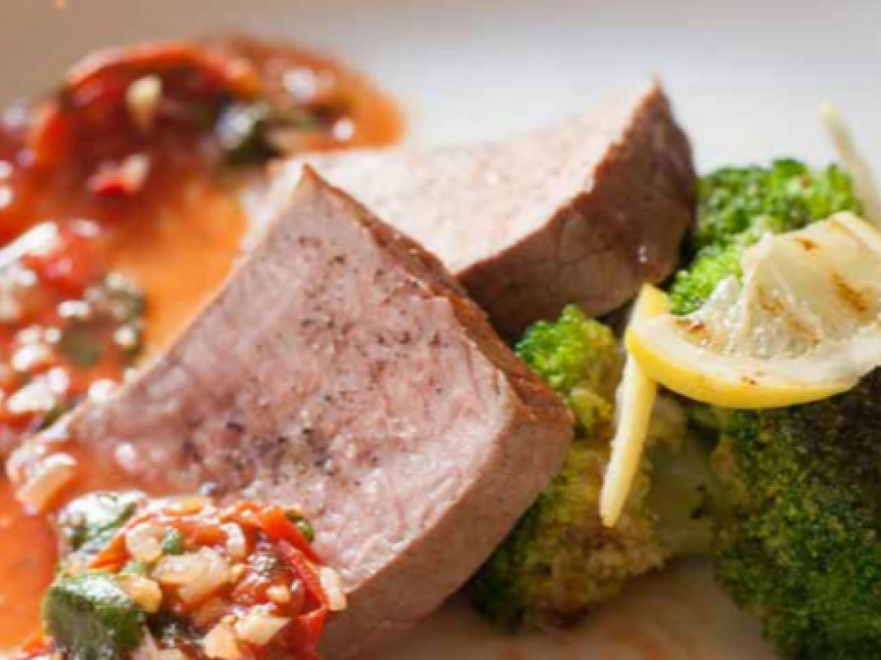 Rosbif con salsa de tomate ahumado