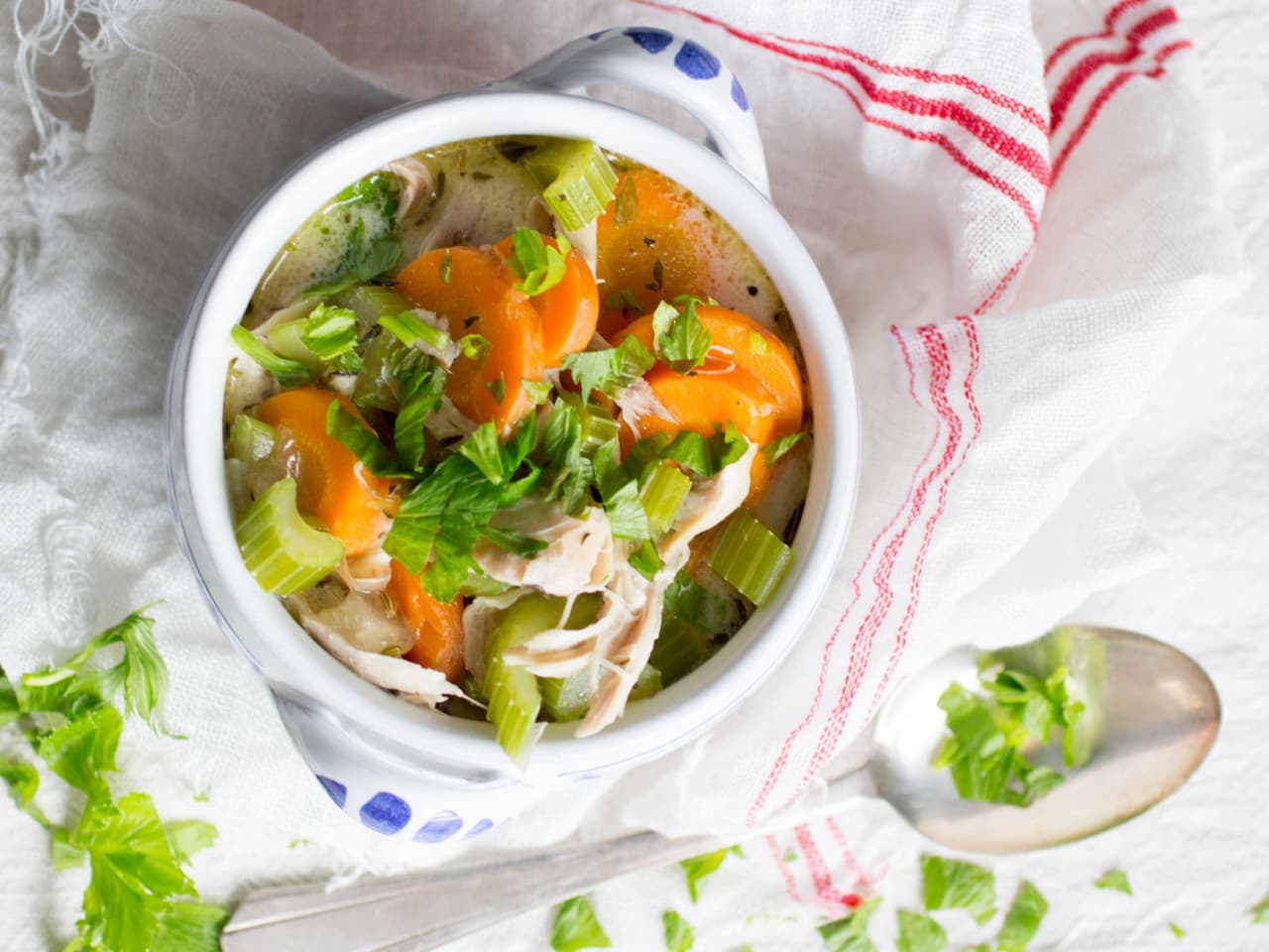 Sopa cremosa de pollo