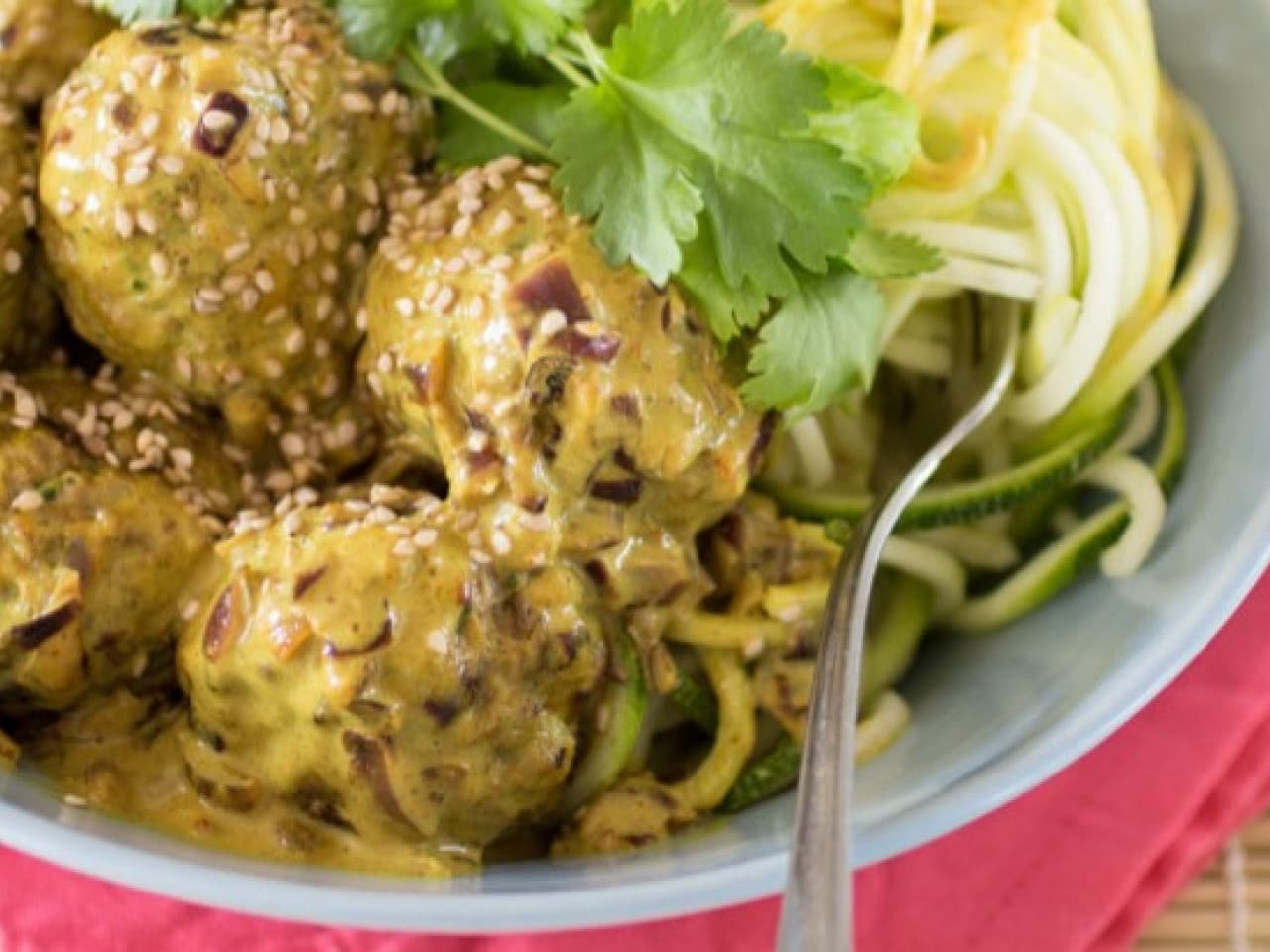 Albóndigas de pavo con espagueti de calabacín