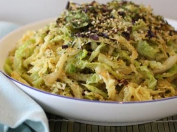 Green cabbage with sesame seeds