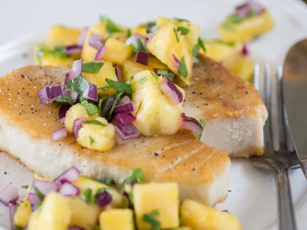 Caribbean tuna steak with pineapple salsa