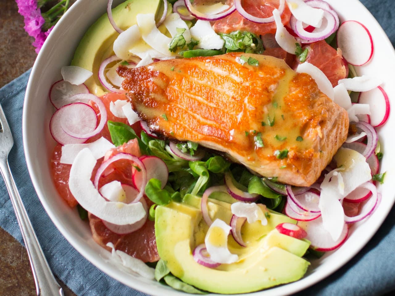 Grapefruit salad with salmon