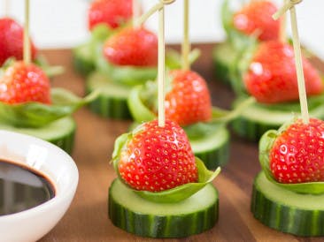 Cucumber bites with strawberry