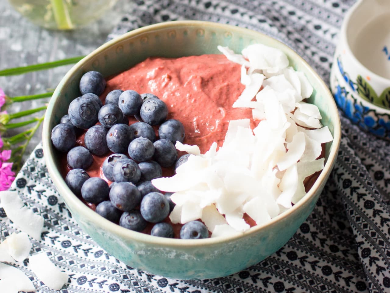 Raspberry smoothie bowl