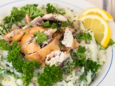 Cauliflower and arugula mash with mackerel