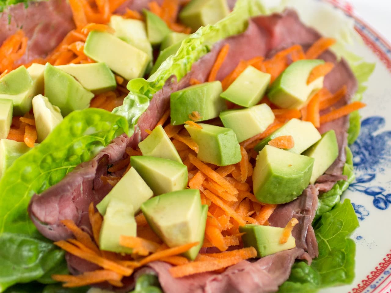 Lettuce wraps with roast beef