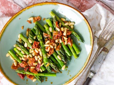Green asparagus with bacon and pine nuts