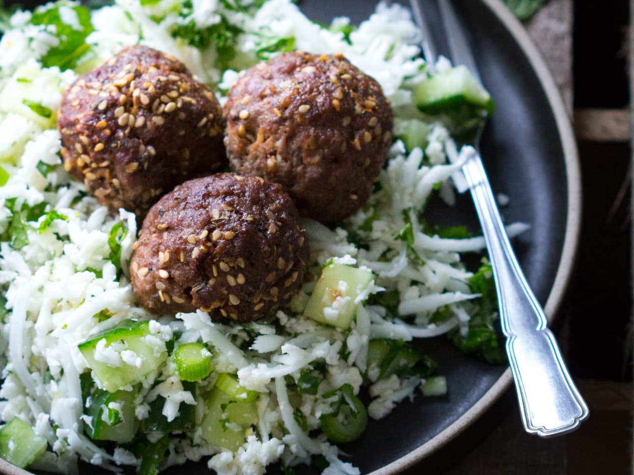 Lamb's meatballs with sesame