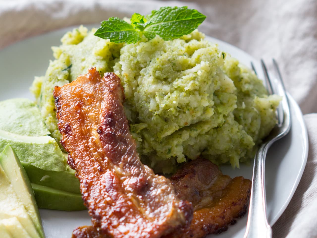 Green puree with pork belly strips