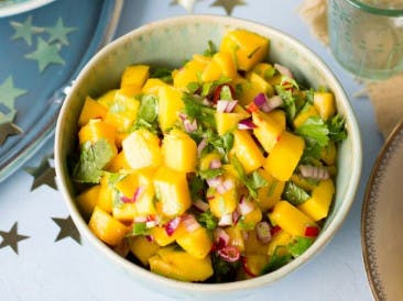 Spicy mango coriander salad