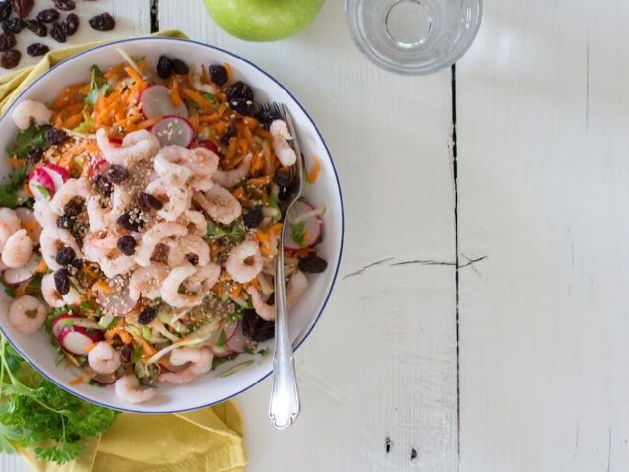 Sweet and sour salad with shrimps