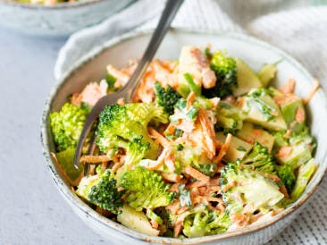Broccoli salad with salmon