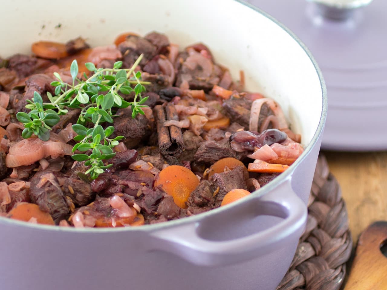 Spicy deer stew with cranberries