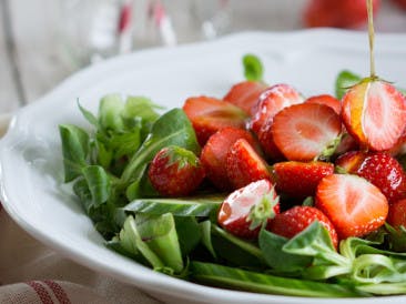 Balsamic strawberry salad