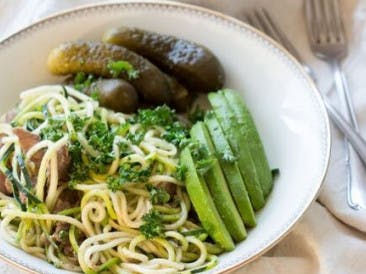 Steak noodles with avocado and egg