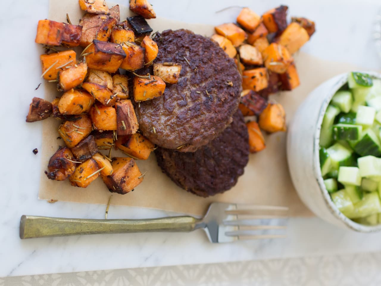 Burgers with fried potatoes and sour cucumber