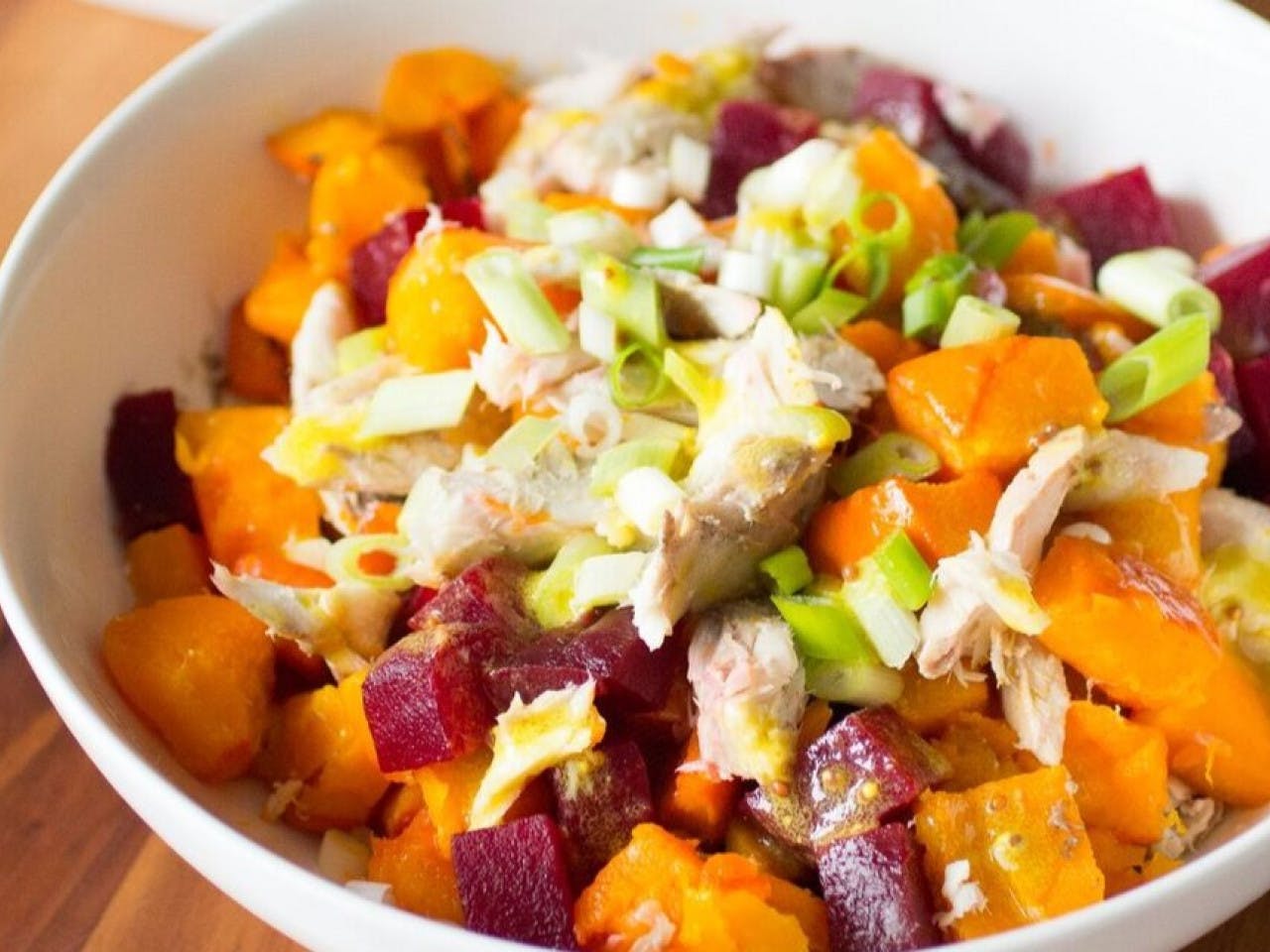 Meal salad with beetroot and mackerel