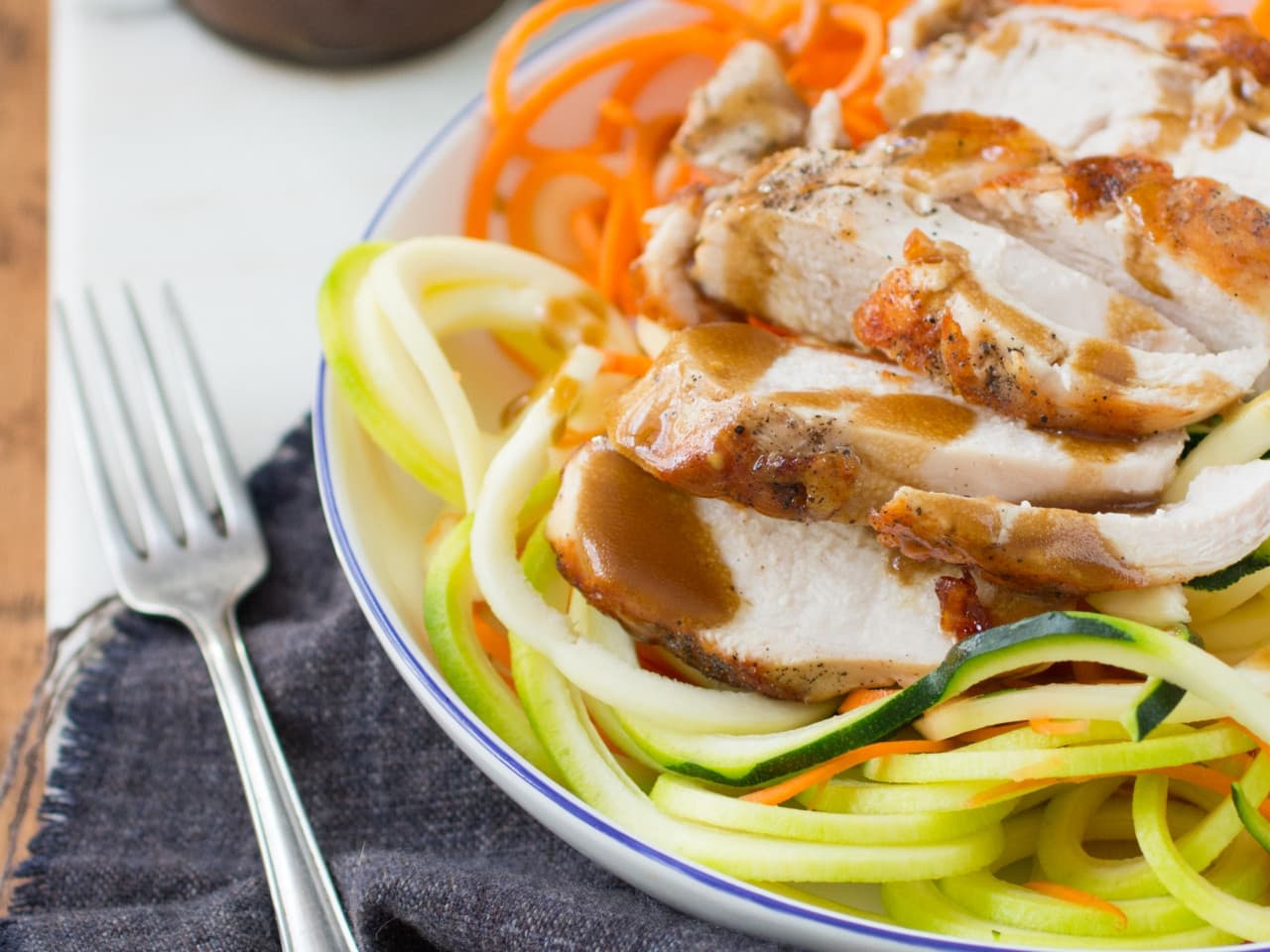 Ensalada espiral con aderezo de miel y mostaza