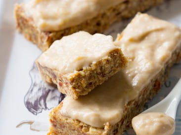 Breakfast bars with banana mousse