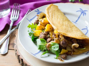 Plantain wraps with minced meat and mango