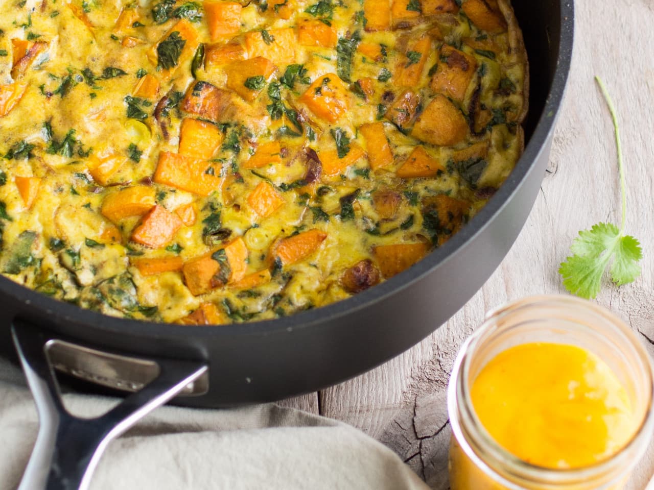 Frittata con salsa magno