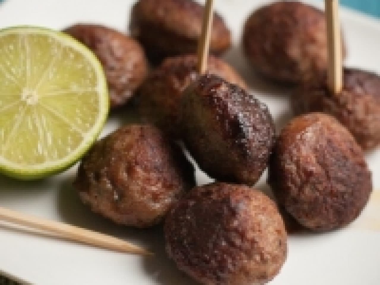 Spicy meatballs with a dipping sauce