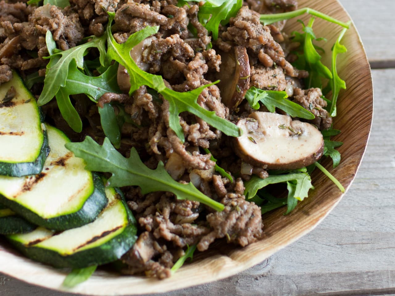 Plato de carne picada con champiñones