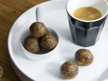 Date balls with speculoos