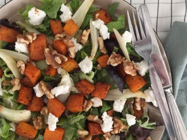 Salad with pumpkin and goat cheese