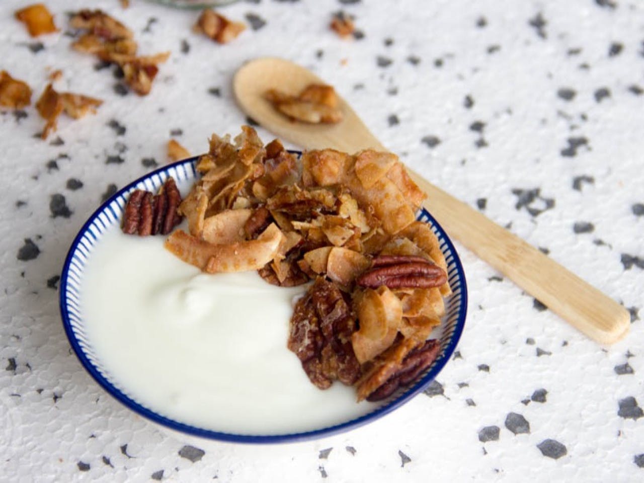 Granola with pecan and coconut