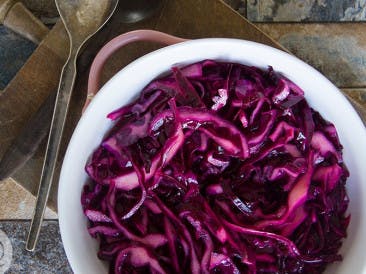Red cabbage raw food