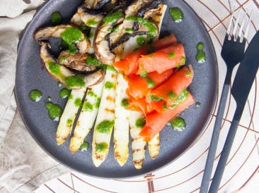 Grilled asparagus with salmon