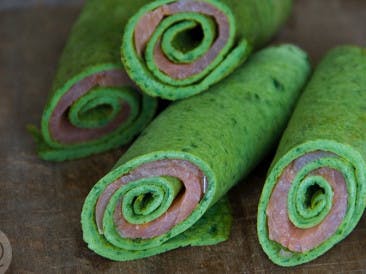 Spinach wraps with salmon