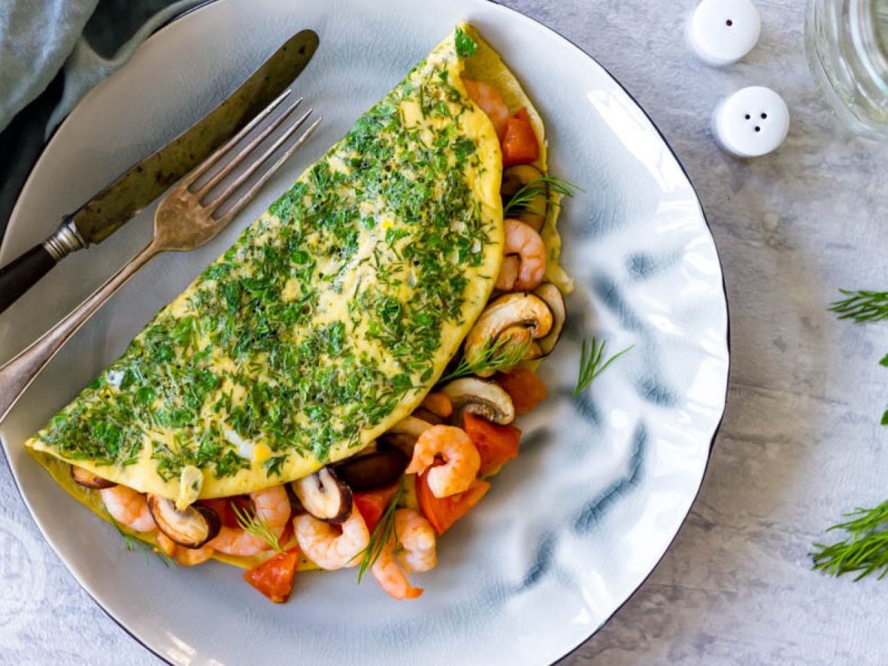Herbal omelette with shrimps