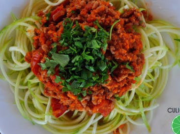 Zucchini spaghetti bolognese