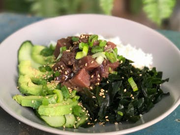 Wakame salad with tuna